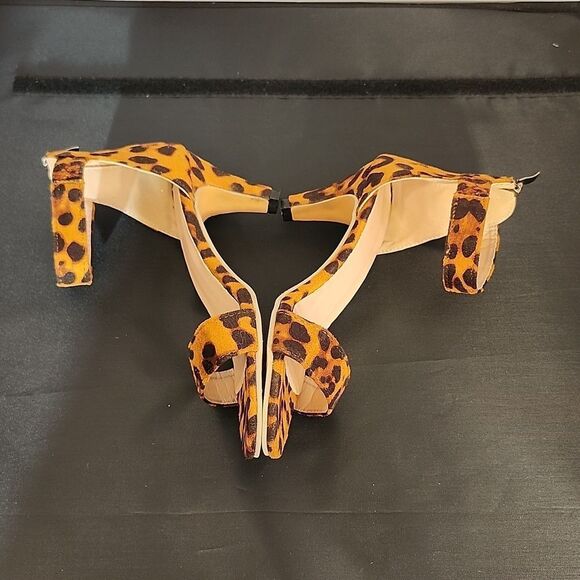 BRAND NEW WOMEN  OPEN-TOE  ANKLE-STRAP LOW HEEL ANIMAL PRINT SANDAL - Picture 12 of 14